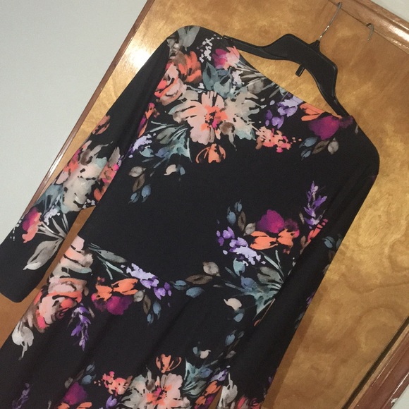 22/24W Floral Deep V-Neck Midi Length Wrap Dress - Picture 13 of 16